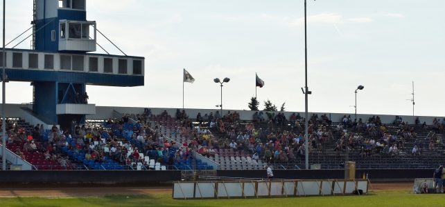 Zlatá přilba Pardubice v čele EXTRALIGY a ve středu doma